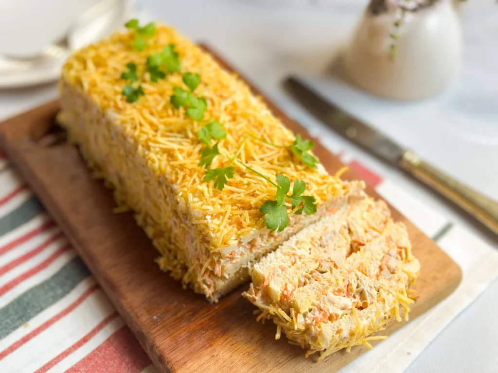 Bolo salgado de frango com pão de forma