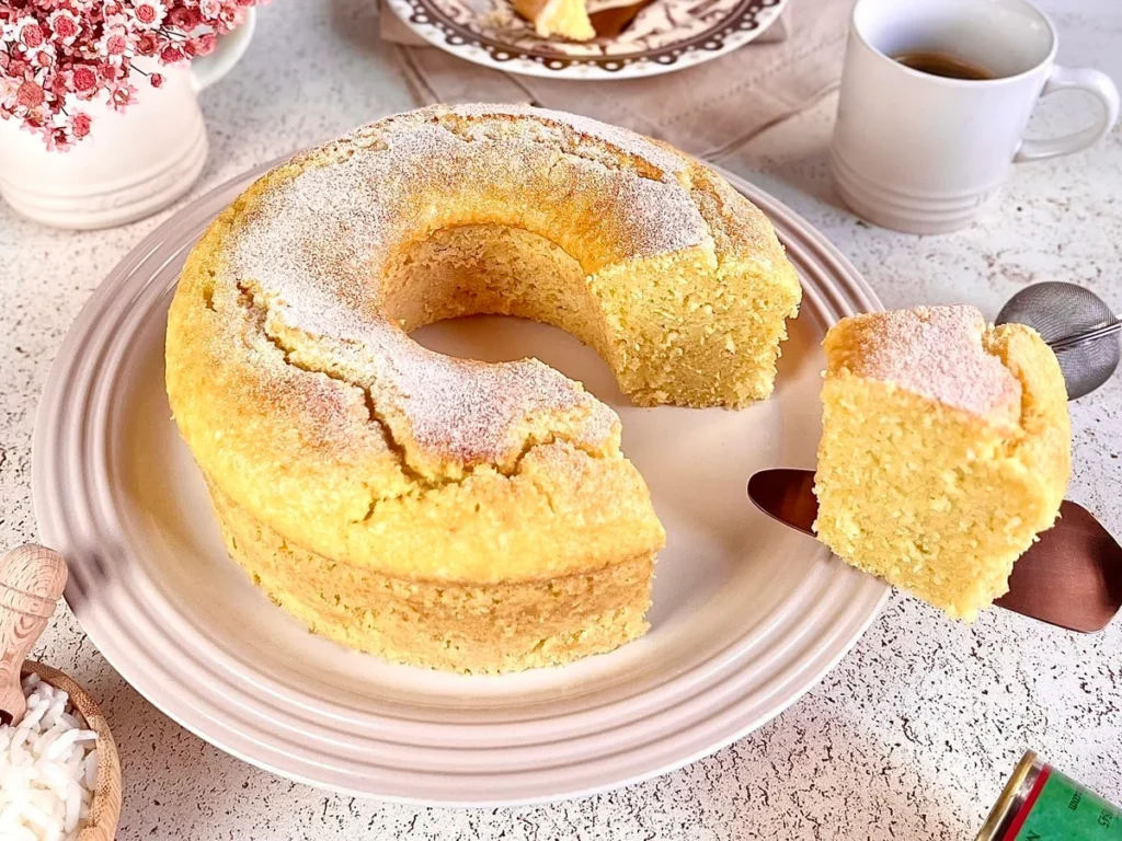 Bolo de arroz cozido no liquidificador